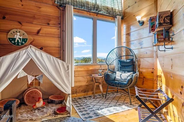 1089 Towering Oaks Drive, Sevierville, TN 37876