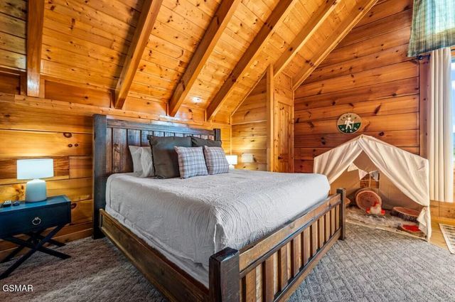 1089 Towering Oaks Drive, Sevierville, TN 37876