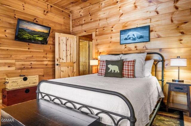 1089 Towering Oaks Drive, Sevierville, TN 37876