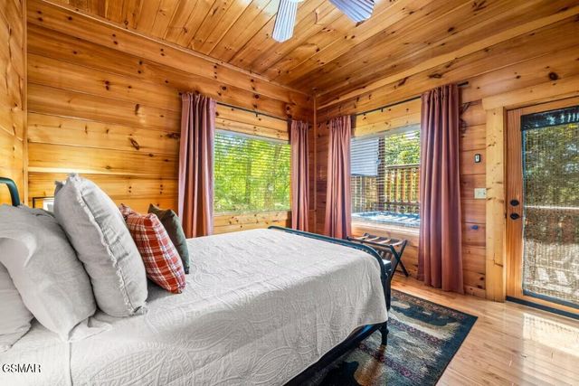 1089 Towering Oaks Drive, Sevierville, TN 37876