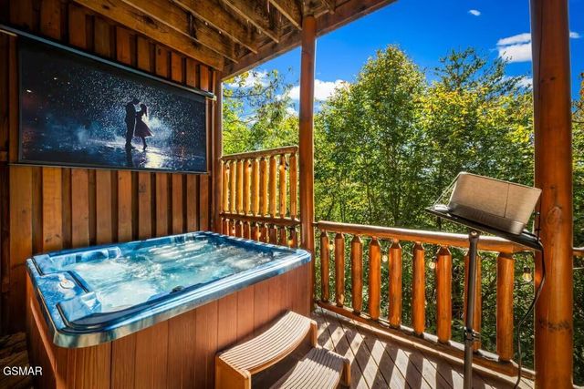 1089 Towering Oaks Drive, Sevierville, TN 37876