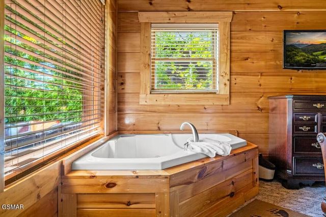 1089 Towering Oaks Drive, Sevierville, TN 37876