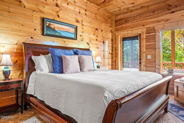 1089 Towering Oaks Drive, Sevierville, TN 37876