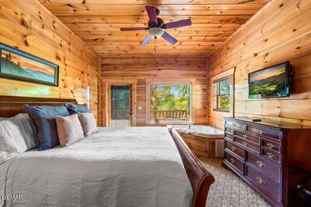 1089 Towering Oaks Drive, Sevierville, TN 37876