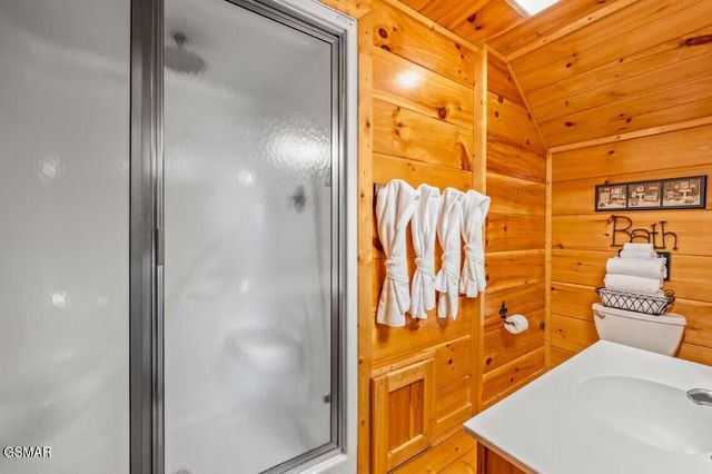 1089 Towering Oaks Drive, Sevierville, TN 37876