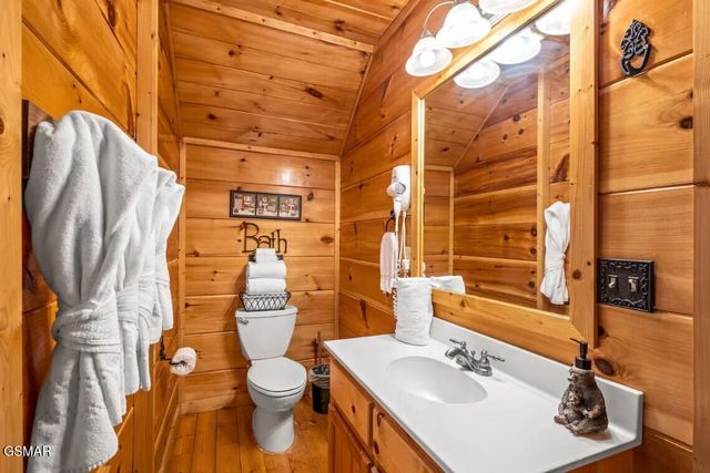 1089 Towering Oaks Drive, Sevierville, TN 37876