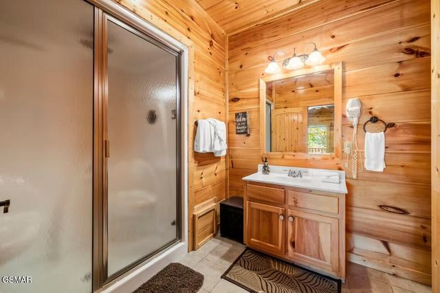 1089 Towering Oaks Drive, Sevierville, TN 37876