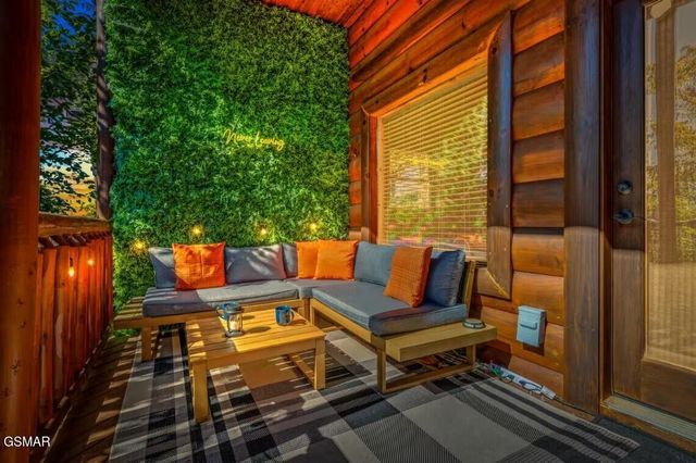 1089 Towering Oaks Drive, Sevierville, TN 37876