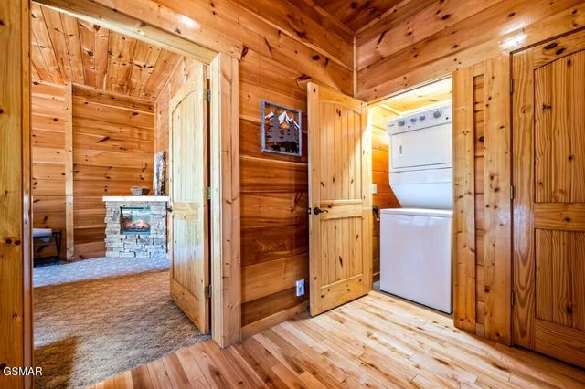 1089 Towering Oaks Drive, Sevierville, TN 37876