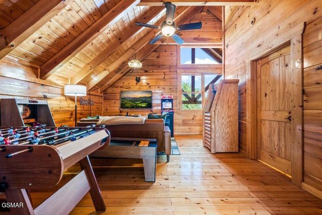 1089 Towering Oaks Drive, Sevierville, TN 37876