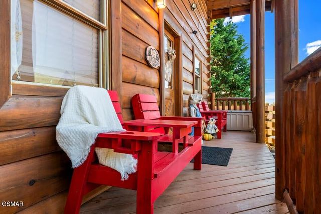 1089 Towering Oaks Drive, Sevierville, TN 37876