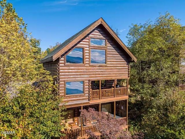 1089 Towering Oaks Drive, Sevierville, TN 37876