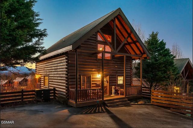 1089 Towering Oaks Drive, Sevierville, TN 37876