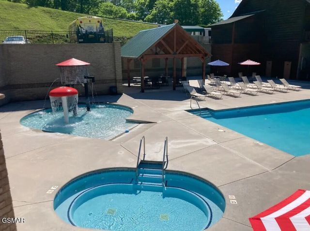 1089 Towering Oaks Drive, Sevierville, TN 37876