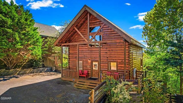 1089 Towering Oaks Drive, Sevierville, TN 37876