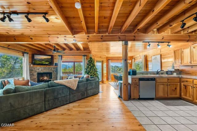 1089 Towering Oaks Drive, Sevierville, TN 37876