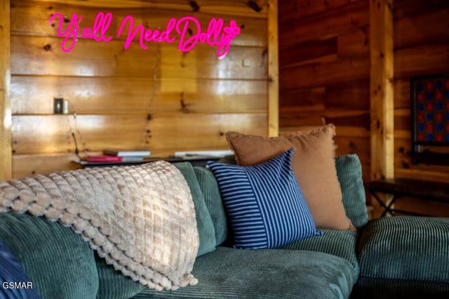 1089 Towering Oaks Drive, Sevierville, TN 37876