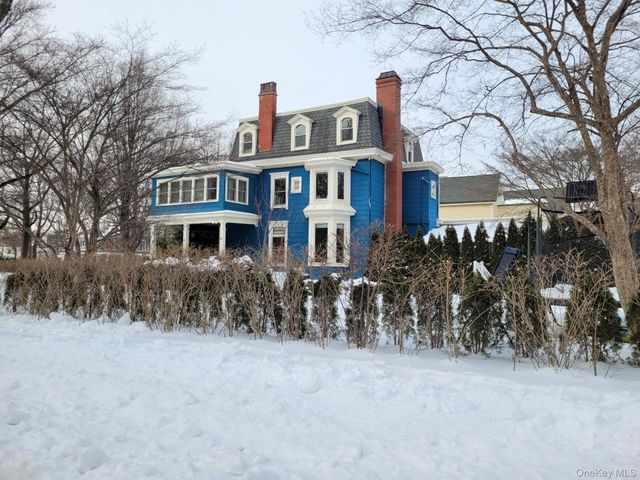 41 Hilton Avenue, Garden City, NY 11530