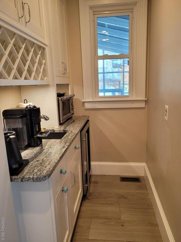 41 Hilton Avenue, Garden City, NY 11530