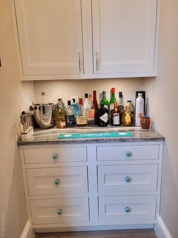 41 Hilton Avenue, Garden City, NY 11530