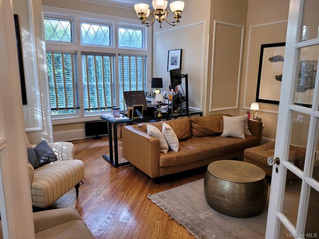 41 Hilton Avenue, Garden City, NY 11530