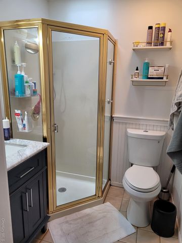 41 Hilton Avenue, Garden City, NY 11530