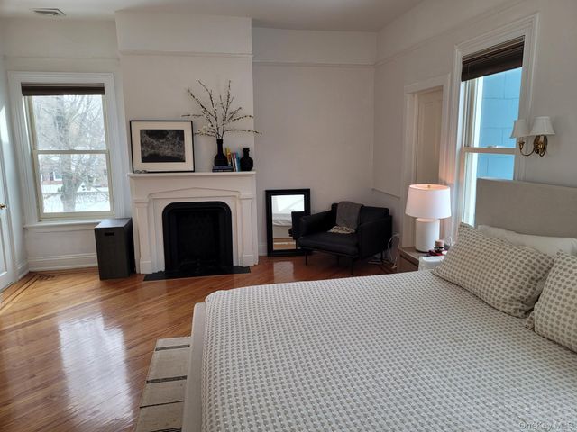 41 Hilton Avenue, Garden City, NY 11530