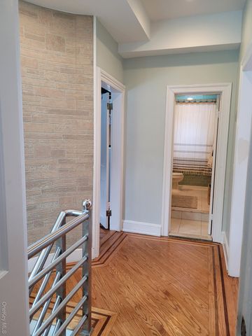 41 Hilton Avenue, Garden City, NY 11530