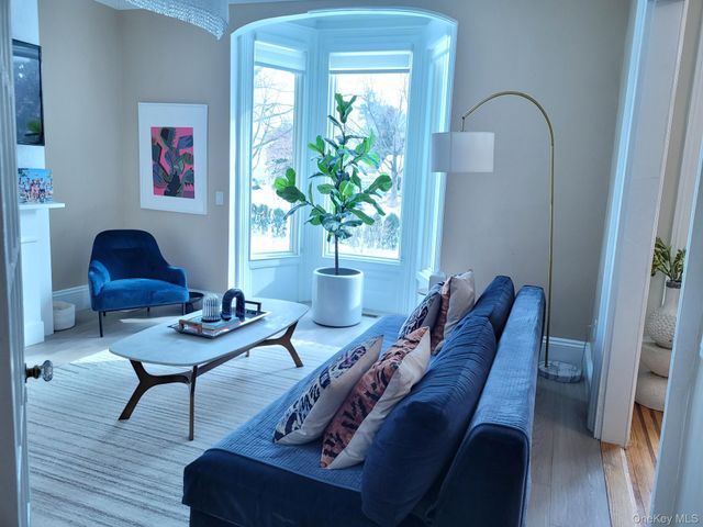 41 Hilton Avenue, Garden City, NY 11530