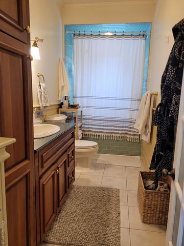 41 Hilton Avenue, Garden City, NY 11530