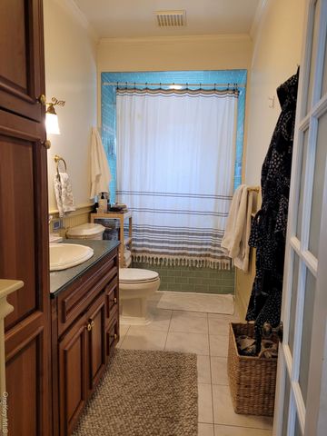 41 Hilton Avenue, Garden City, NY 11530