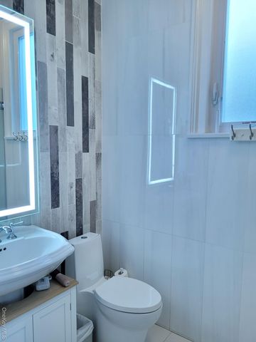 41 Hilton Avenue, Garden City, NY 11530