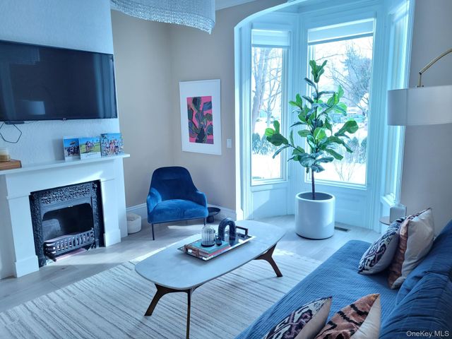 41 Hilton Avenue, Garden City, NY 11530