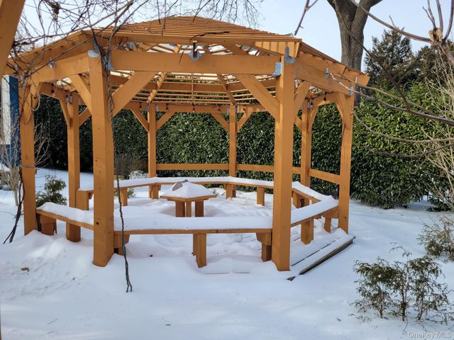 41 Hilton Avenue, Garden City, NY 11530