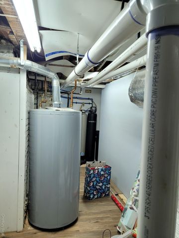 41 Hilton Avenue, Garden City, NY 11530