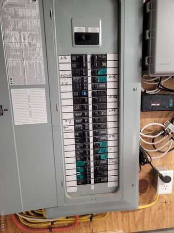 41 Hilton Avenue, Garden City, NY 11530