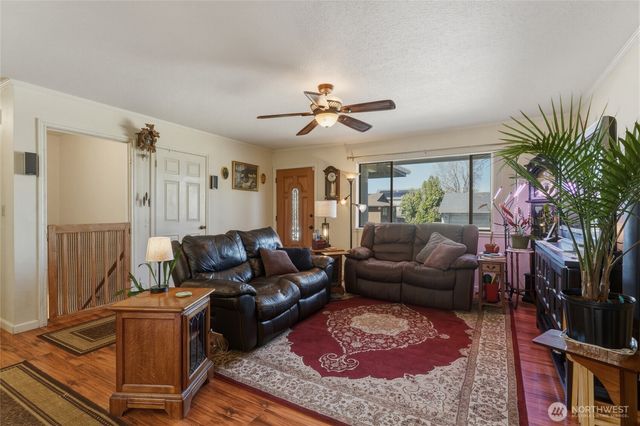 1140 SE Colonial Drive, College Place, WA 99362