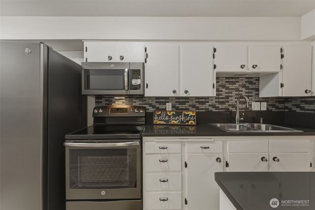 1140 SE Colonial Drive, College Place, WA 99362