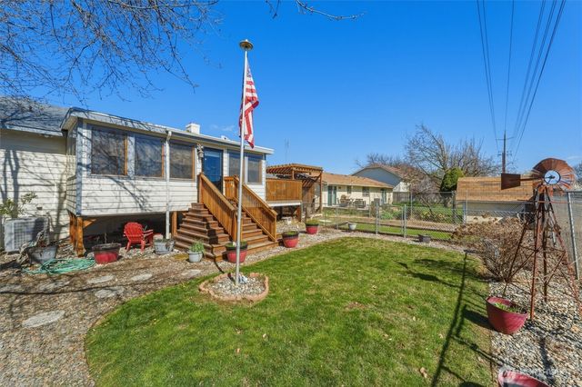 1140 SE Colonial Drive, College Place, WA 99362