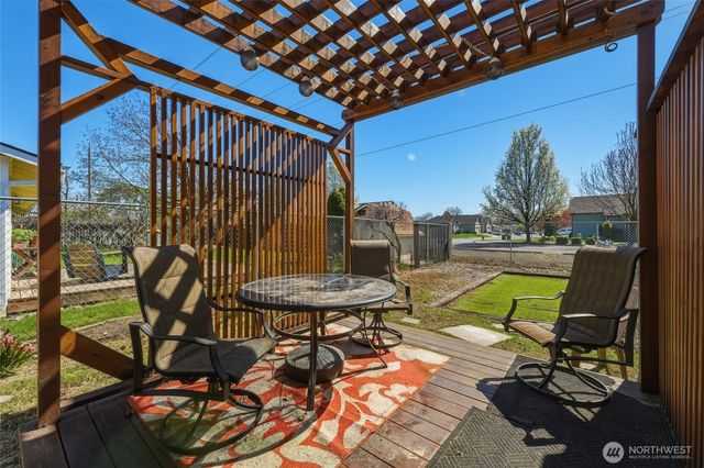 1140 SE Colonial Drive, College Place, WA 99362