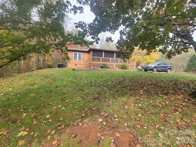 131 Dahlia Lane, Waynesville, NC 28785