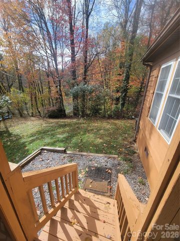 131 Dahlia Lane, Waynesville, NC 28785