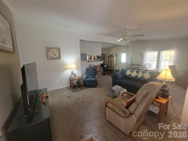131 Dahlia Lane, Waynesville, NC 28785