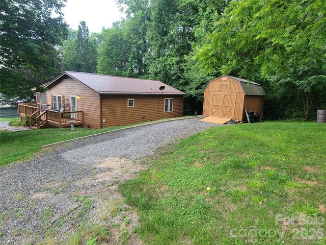 131 Dahlia Lane, Waynesville, NC 28785
