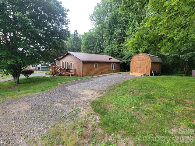 131 Dahlia Lane, Waynesville, NC 28785