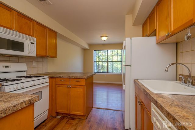 1005 Hidden Village Drive, Perth Amboy, NJ 08861