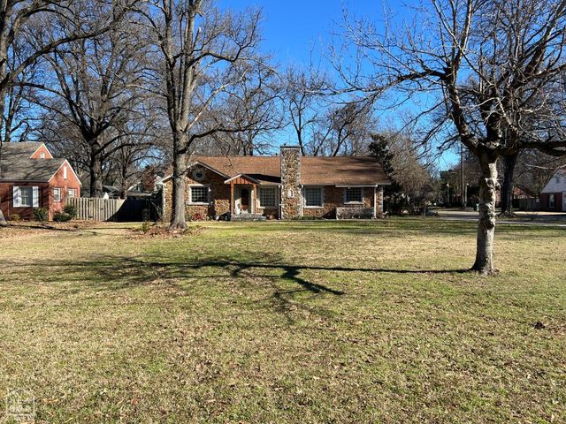 1300 N 6th Street, Blytheville, AR 72315