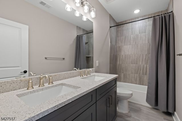 81 Arnold Dr, Wood-ridge Boro, NJ 07075
