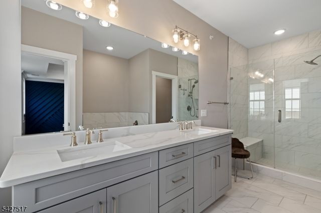 81 Arnold Dr, Wood-ridge Boro, NJ 07075