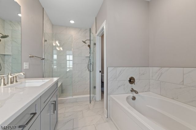 81 Arnold Dr, Wood-ridge Boro, NJ 07075